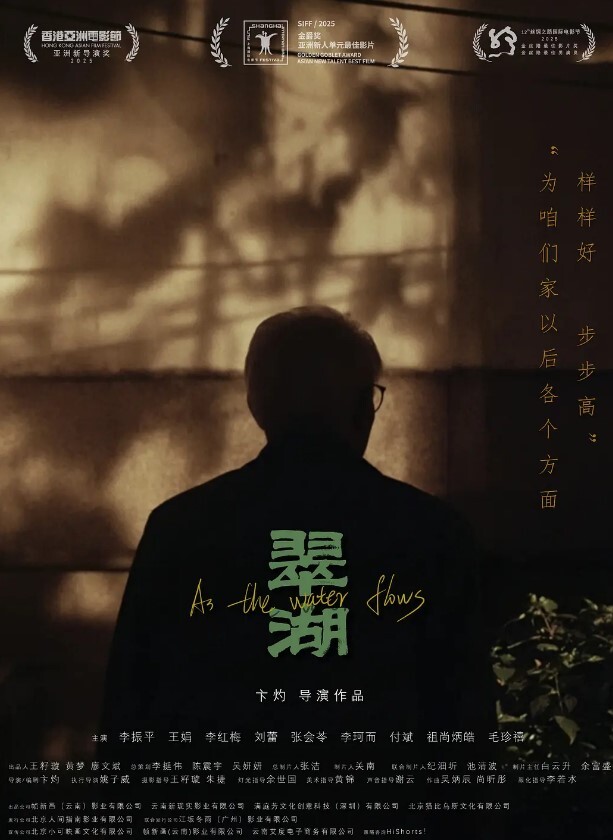 终于到达酒店中间还有个插曲就是原先订的酒店不给进拦住她了说未成nian换了一家不拦的才进去的我服了 - 小鸡视频