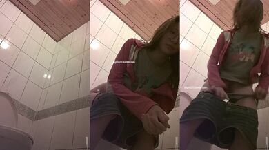 ⚫️【精品厕拍】，公共女坐厕，固定机位正面偷拍，多位漂亮小姐姐方便，赏脸赏逼，崛起大屁股擦腚的姿势好诱人(18V) (10)